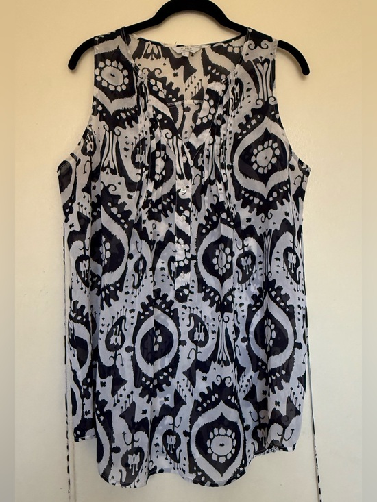 ALFRED SUNG Tops - 2 for $10 ALFRED SUNG Navy & White Printed Sleeveless Button-Front Camisole